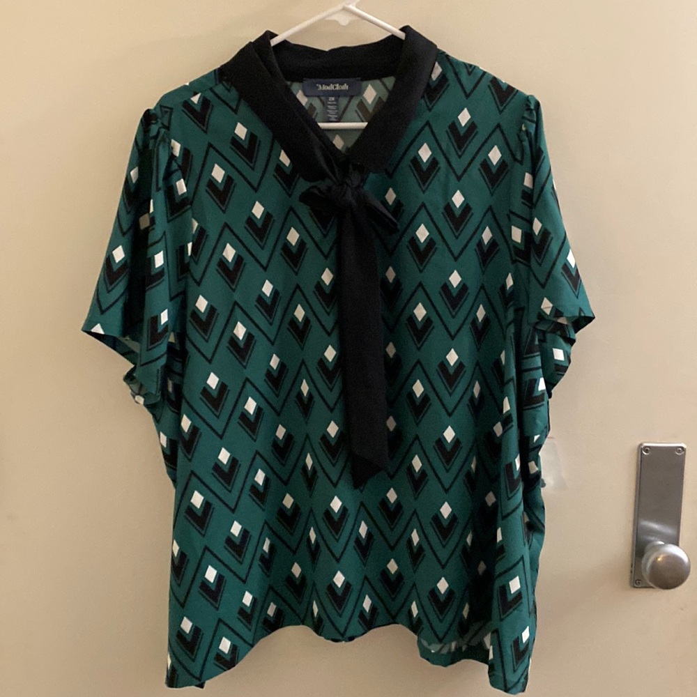 NWOT retro ModCloth blouse with tie neck